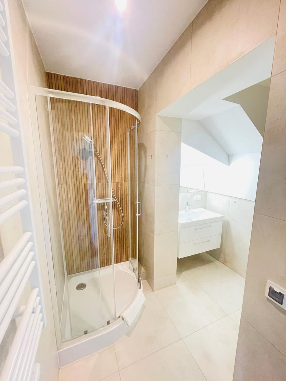 Shower, Toilet, Bed