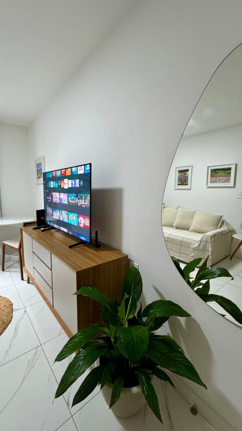 Large and comfortable apartment 3 minutes from Porto da Barra beach, with Wi-Fi 500 MB, close to all stores Apartment in Salvador