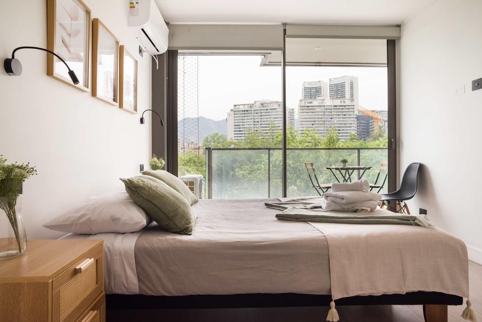 Araucano Park Luxe Pool and Gym 1BR Exec Suite Apartment in Las Condes