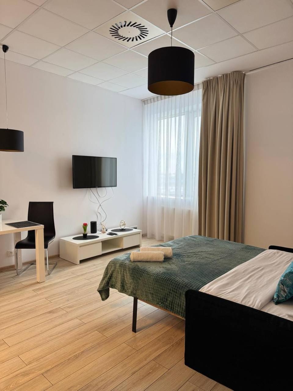 Bed, TV and multimedia, Photo of the whole room, Seating area