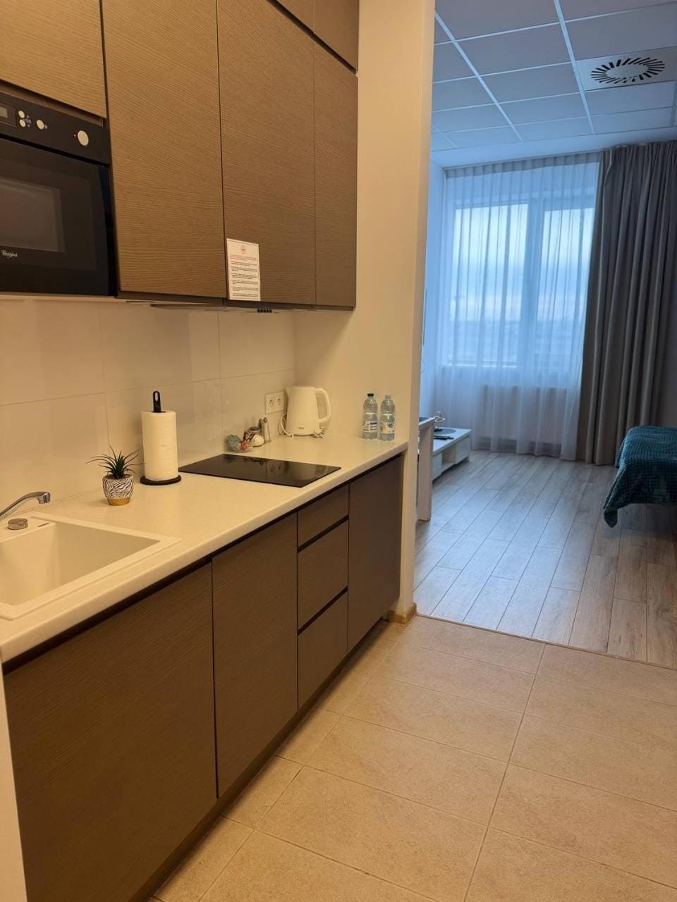 Kitchen or kitchenette, Dining area, stove
