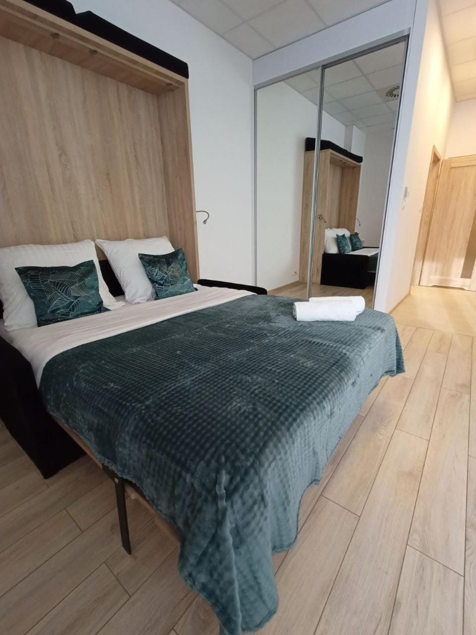 Bed, Photo of the whole room, wardrobe