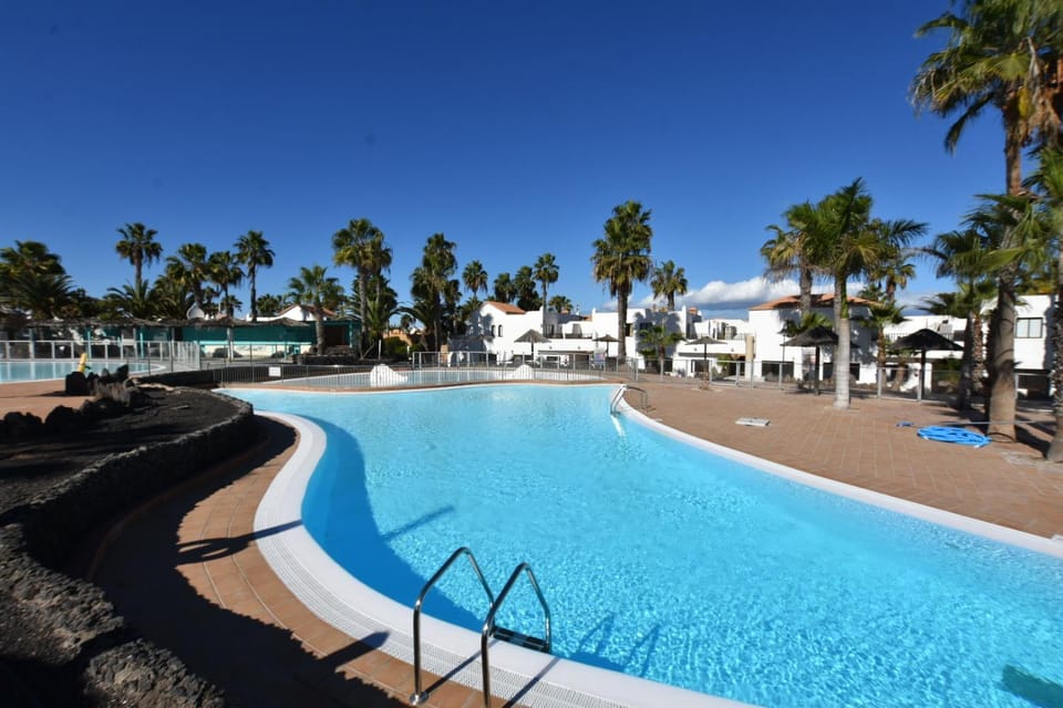 Book Jet - Oasis Suites Maxi Pool and Wifi Apartment in Corralejo