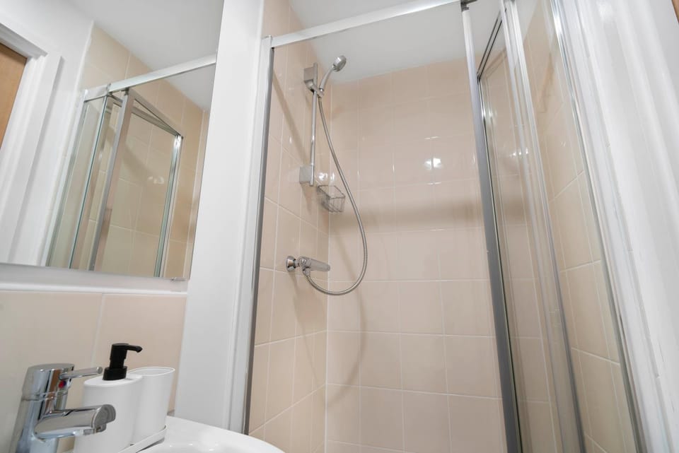 Shower, Bathroom, towels