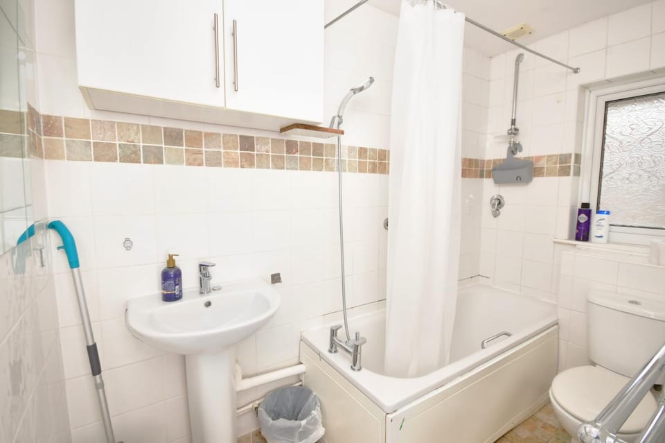 Shower, Toilet, Bathroom, Bath