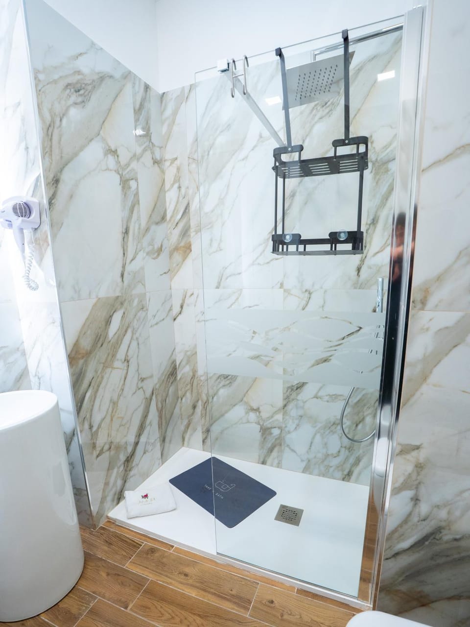 Shower, Bathroom, Coffee/tea facilities, bidet, internet, internet, towels