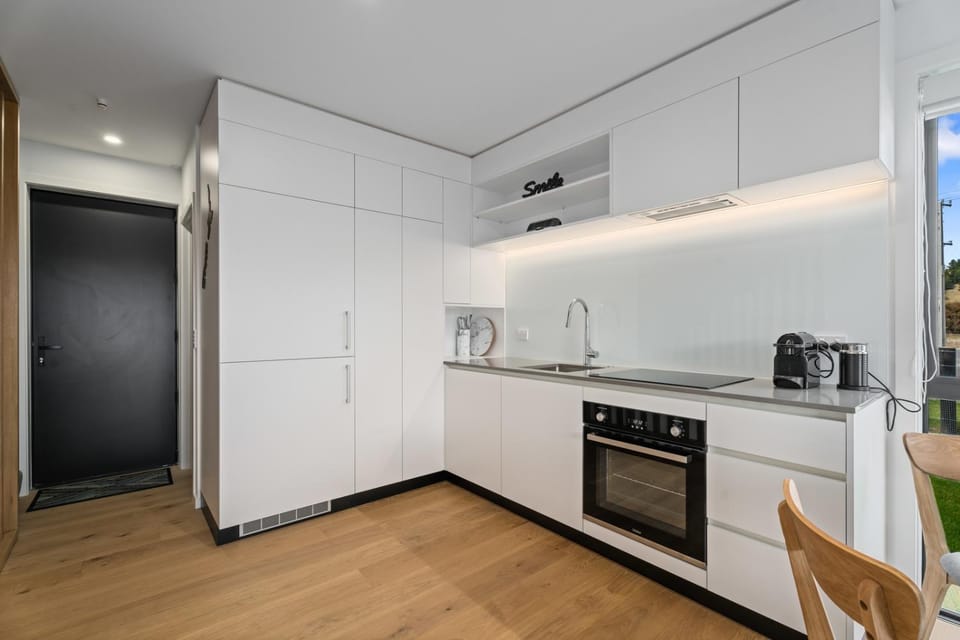 Coffee/tea facilities, Kitchen or kitchenette, dishwasher, oven, toaster