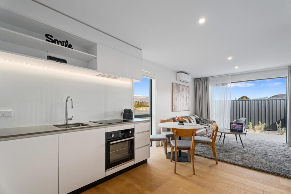 Kitchen or kitchenette, Living room, Seating area, stove