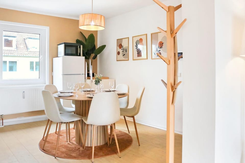 Dining area, kitchen