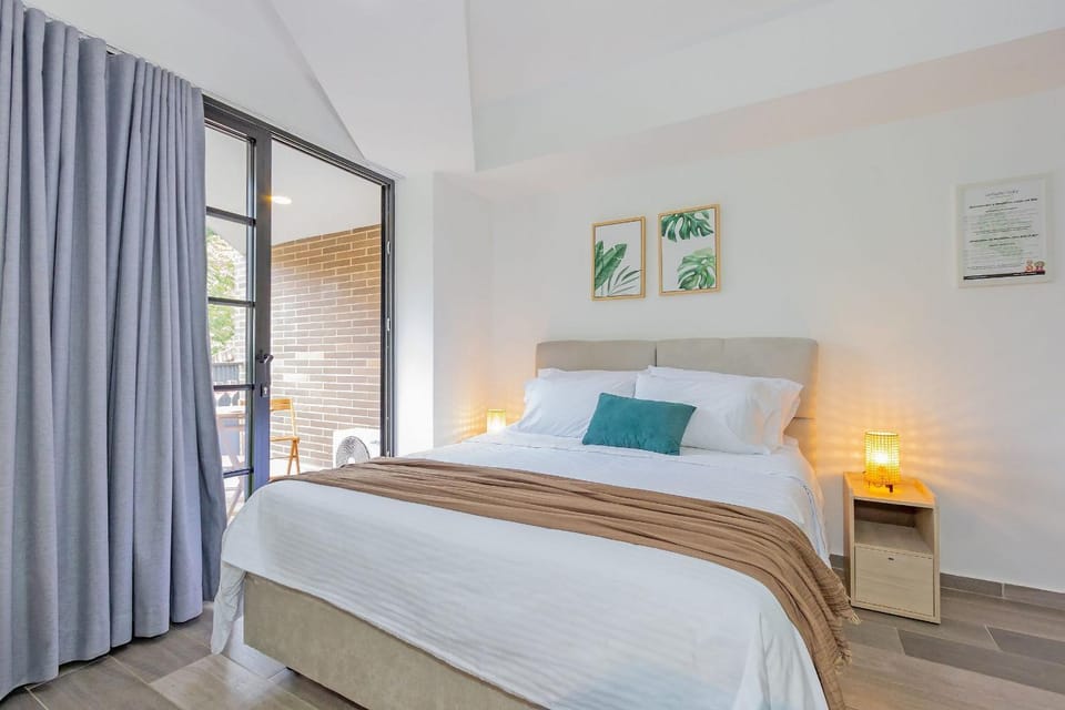 Bed, View (from property/room), Photo of the whole room, Bedroom