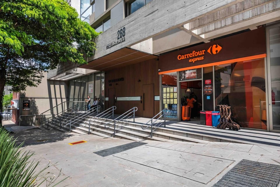 Facade/entrance