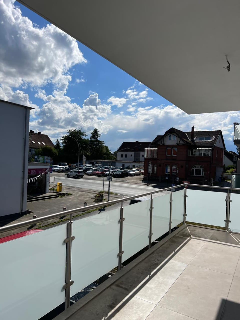 Neubau Apartment 4 Zimmer 111 Quadratmeter inklusive Küche Große Balkonterasse 2x Bad Auto Parkplatz Citynah Braunschweig Apartment in Brunswick