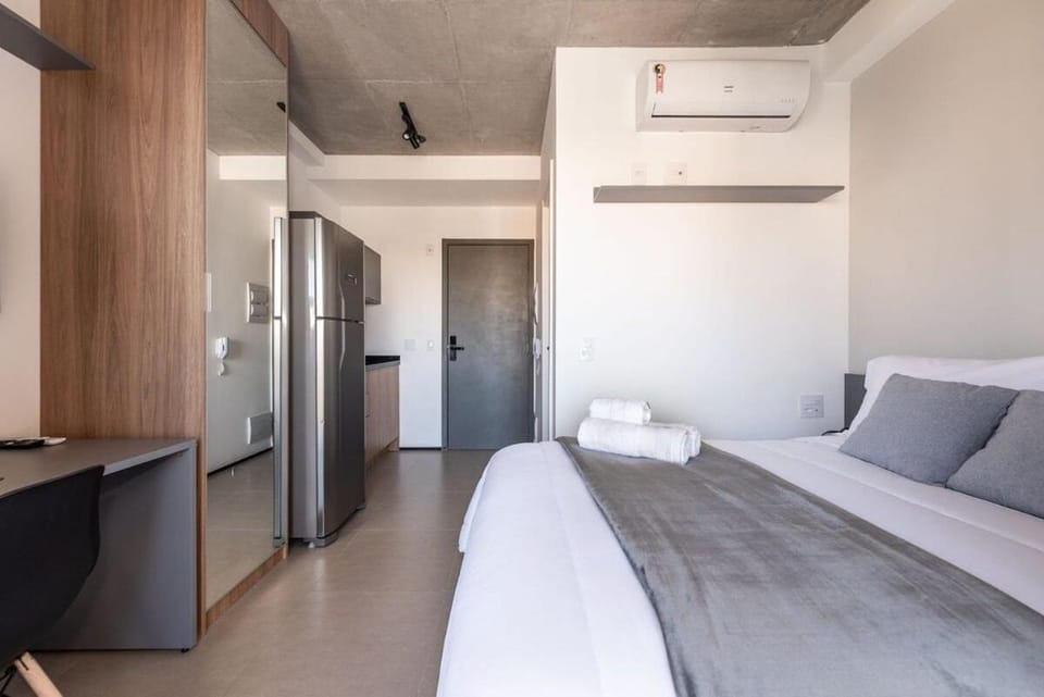 BHaus Paraíso On Paulista - Studio com Varanda e Vista Incrível 14o andar - ao lado do Metrô Paraíso - Estacionamento pago no prédio - Academia - Lavanderia Omo - OP4 Apartment in Sao Paulo City