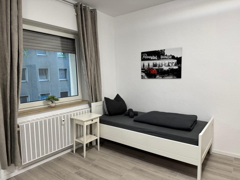 Bed, Living room, Photo of the whole room, Seating area, Bedroom, internet
