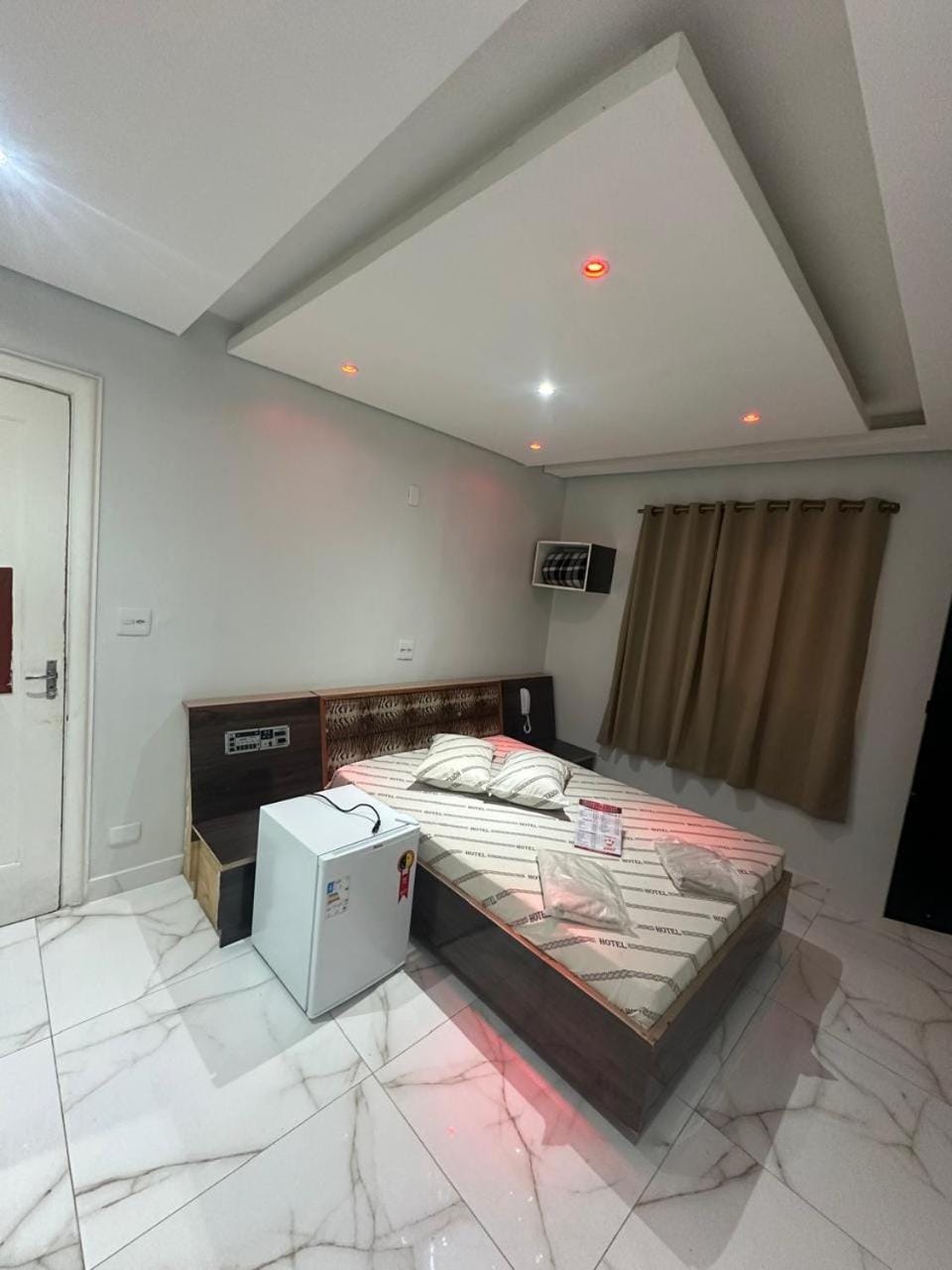 Bed, Photo of the whole room, Seating area, Bedroom