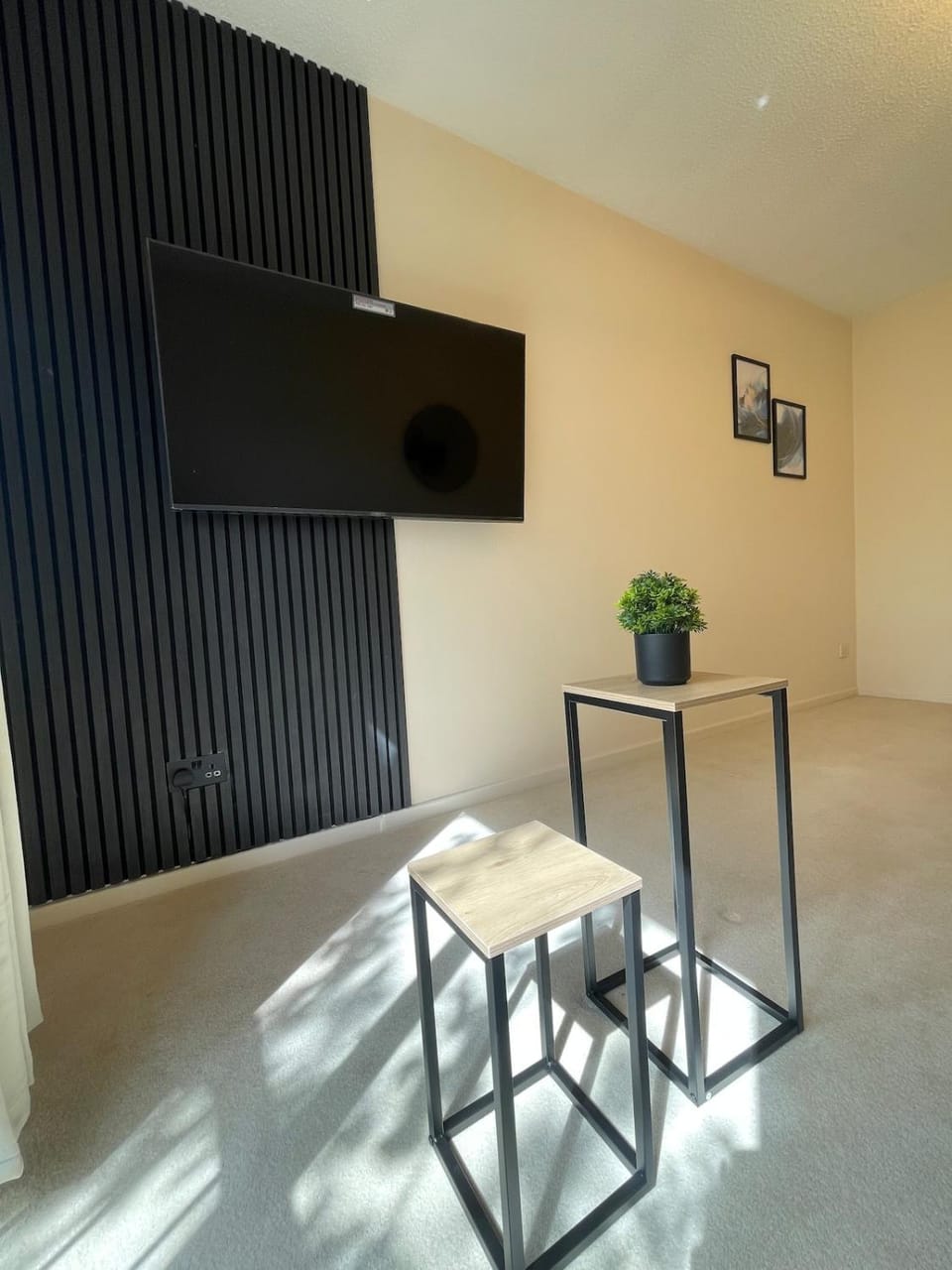 Communal lounge/ TV room, TV and multimedia, Living room, Seating area, Evening entertainment