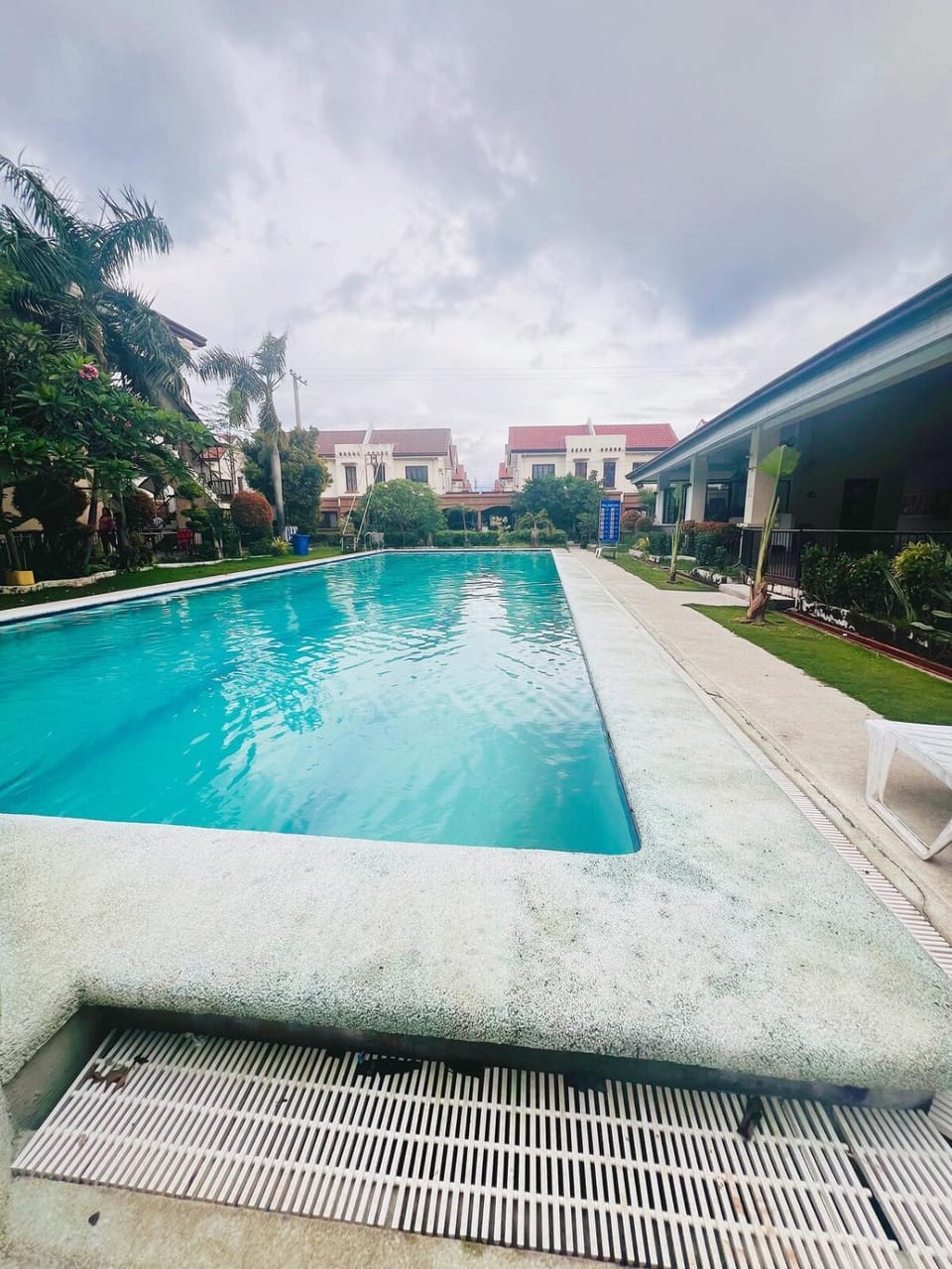 Cozy 3BR Family Home with Shared Pool Access Apartment in Lapu-Lapu City