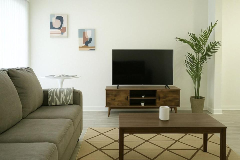 Spacious 2BR Townhouse - 3 Queens - Sleeps 8 Apartment in Redondo Beach
