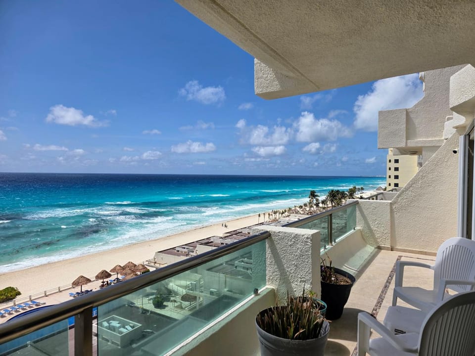 Property building, Balcony/Terrace, Balcony/Terrace