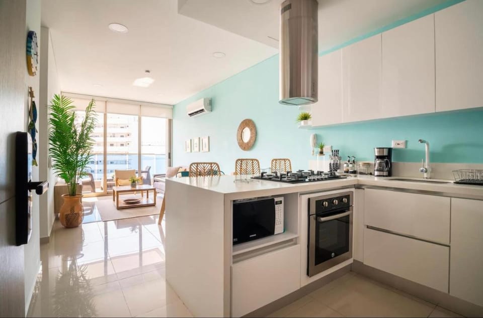 Coffee/tea facilities, Kitchen or kitchenette, oven, stove, toaster