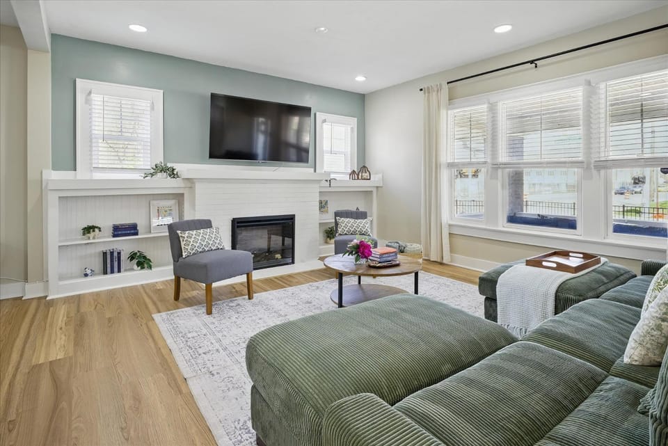 Family Spacious 5BR Retreat w Game Filled Basement Suite House in Indianapolis