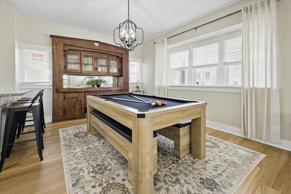 Family Spacious 5BR Retreat w Game Filled Basement Suite House in Indianapolis