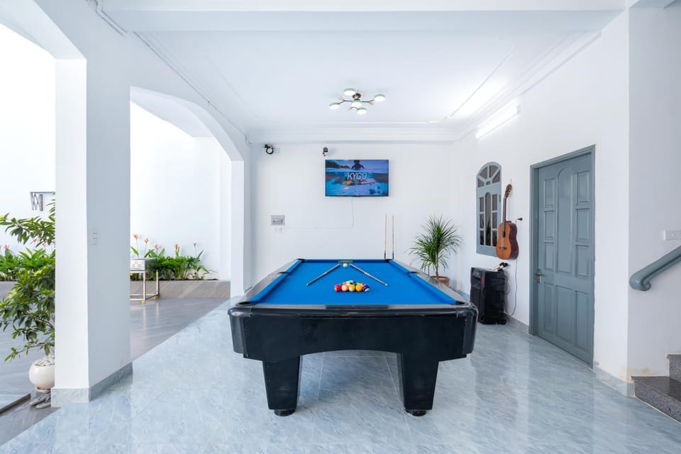 Billiard, Game Room