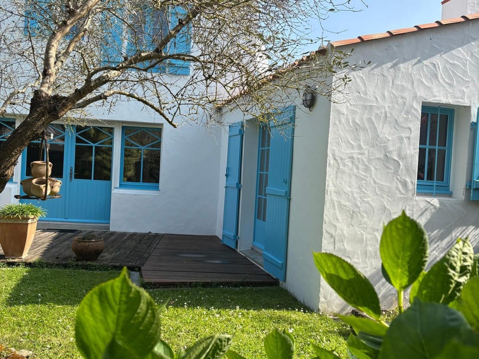 Maison noirmoutrine confortable pour 7 pers avec jardin et parking - FR-1-823-152 House in Noirmoutier-en-l'Île