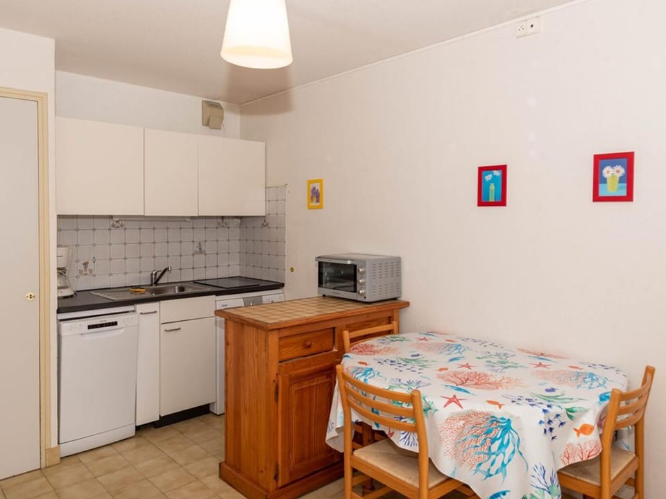Charmant T2 à Saint Clair, près de la plage, avec parking, idéal pour 4 - FR-1-803-95 Apartment in Le Lavandou