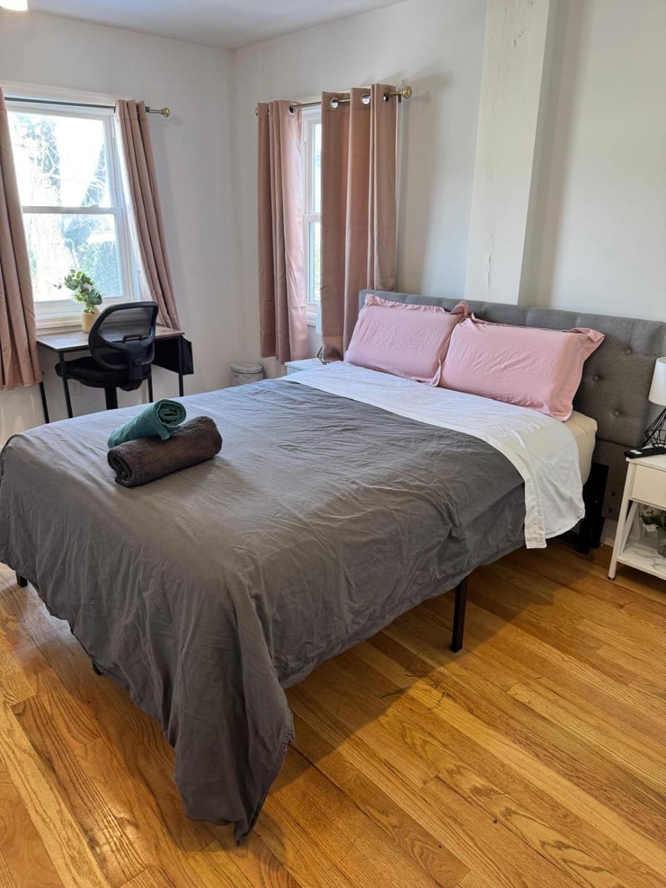 Photo of the whole room, Bedroom