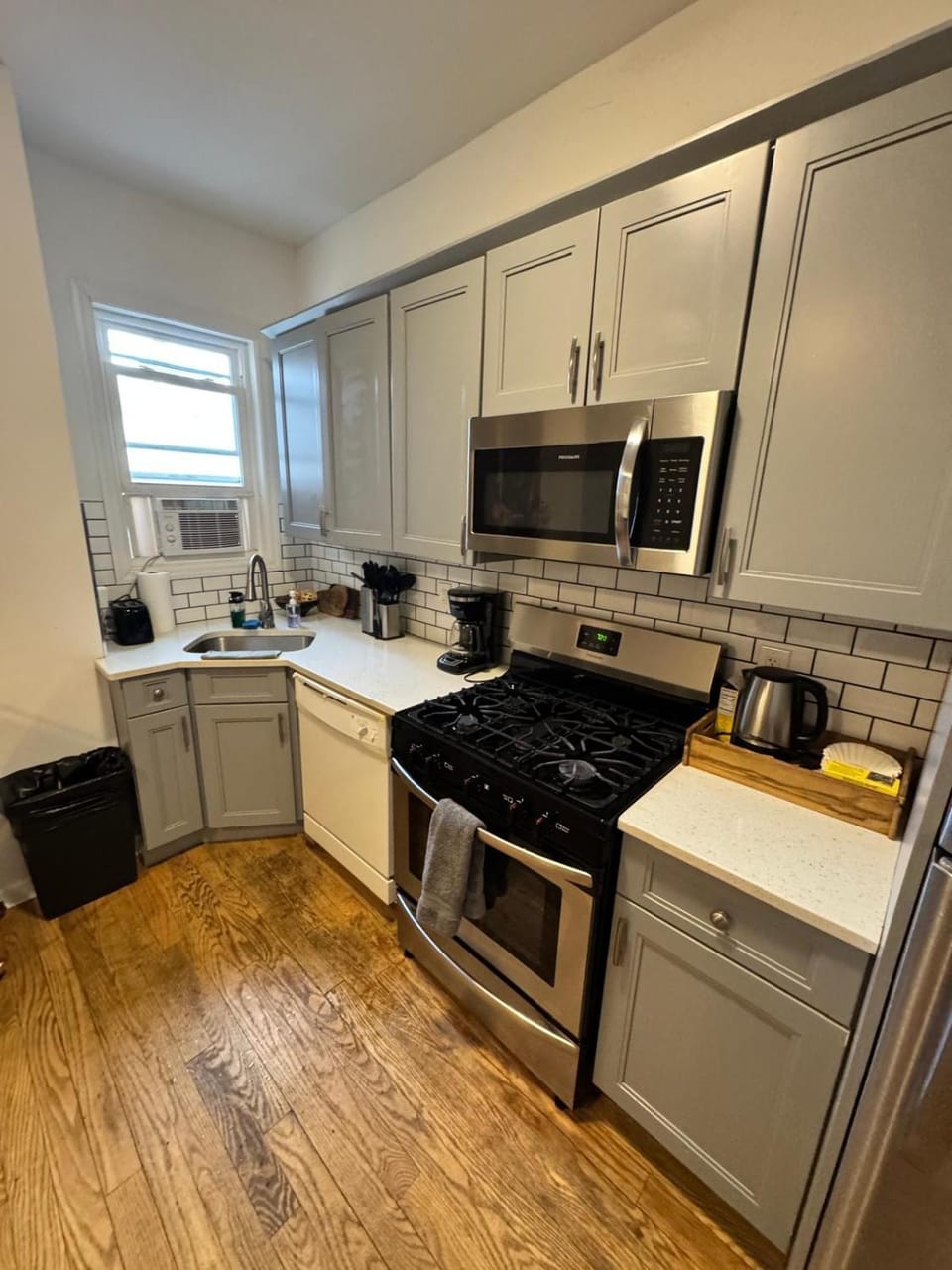 Kitchen or kitchenette, oven, stove
