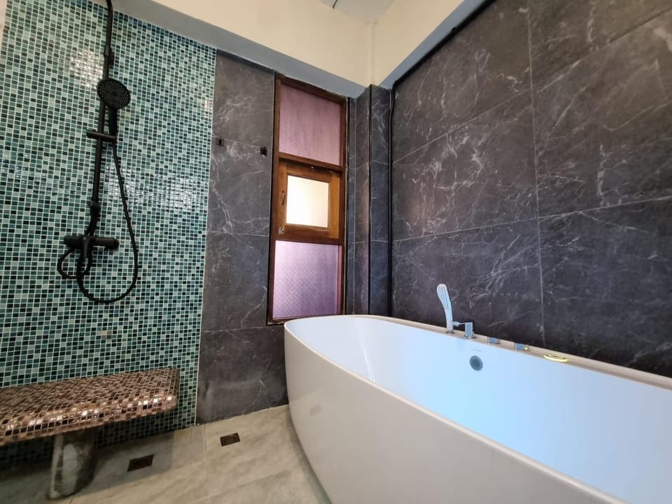 Shower, Hot Tub, Bathroom