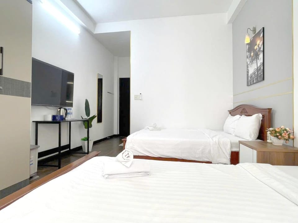 Nhà Nguyên căn liền kề Bùi Viện Street 6 phòng 8 giường House in Ho Chi Minh City