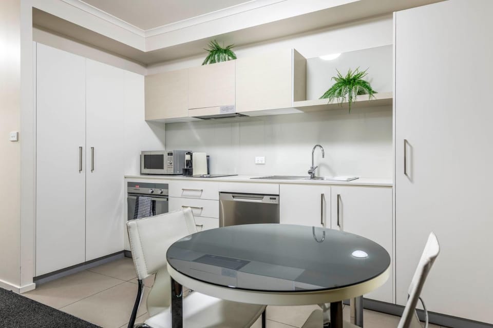Stylish Stay Near Lake Tuggeranong Apartment in Canberra