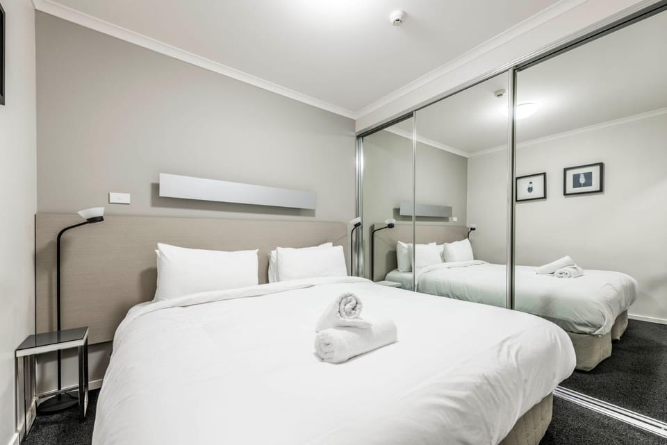 Stylish Stay Near Lake Tuggeranong Apartment in Canberra