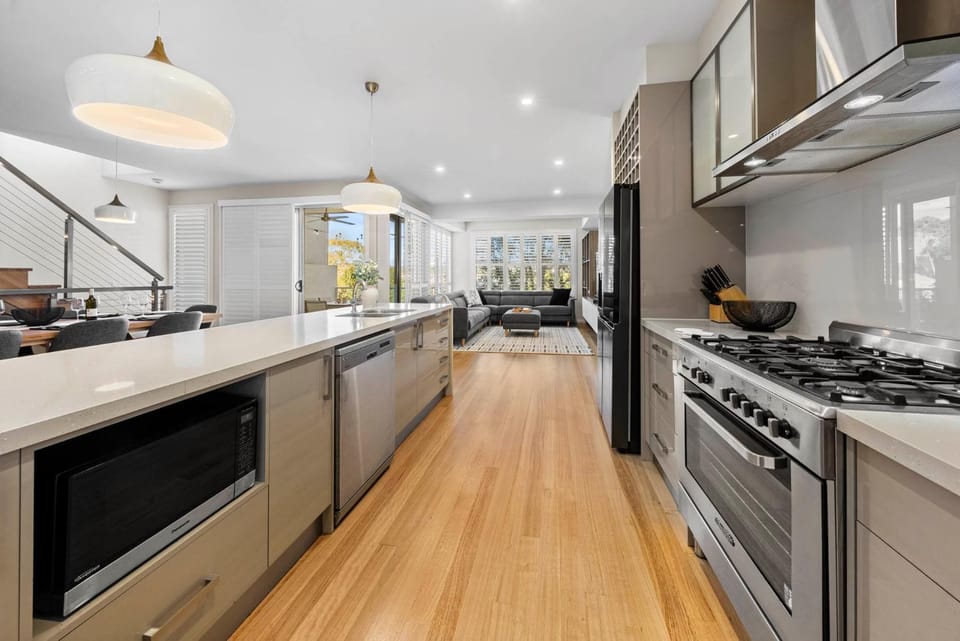 Kitchen or kitchenette, oven
