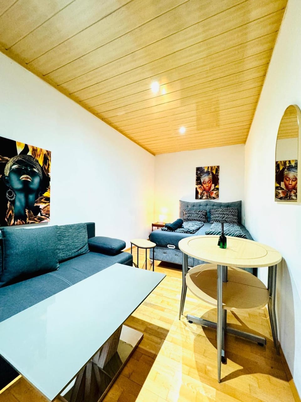 Bed, Seating area, Bedroom