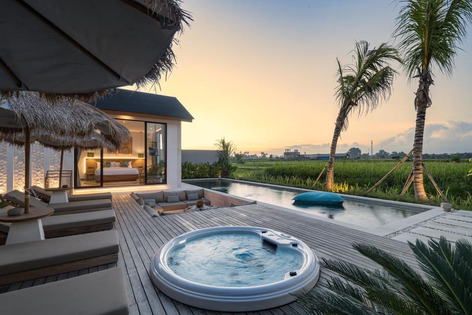 Pool view, Swimming pool, sunbed
