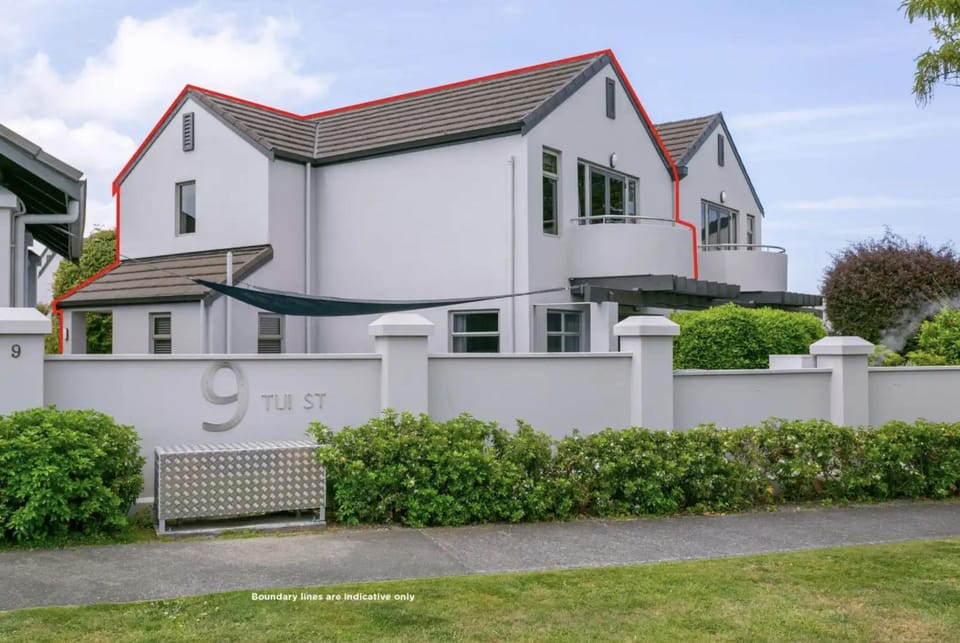 3BR with views, close to lake and town House in Taupo