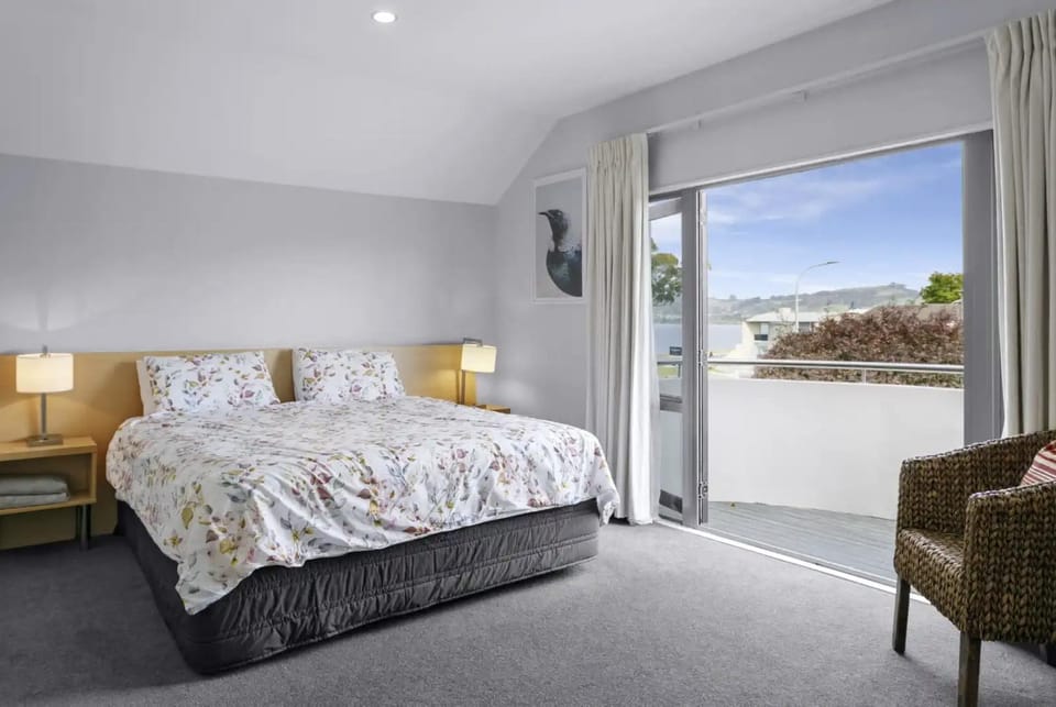 3BR with views, close to lake and town House in Taupo