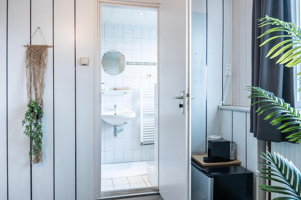 Budget Beach Room for Short Stays in Zoutelande Bed and Breakfast in Zoutelande