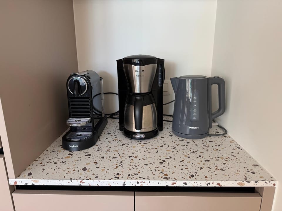 Coffee/tea facilities, kitchen
