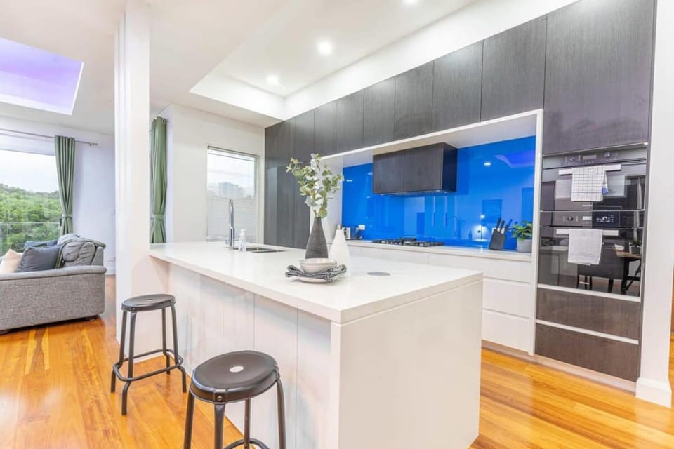 Luxury 5BD house w water view in Melrose Park House in Sydney