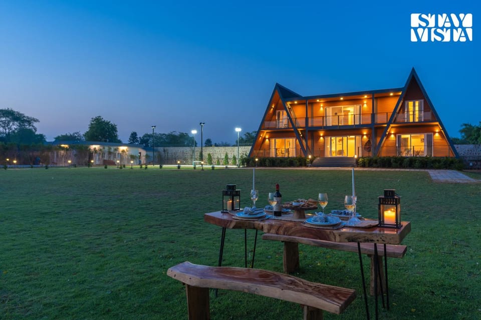Property building, Garden, Drinks