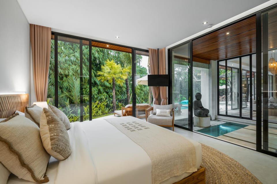 Bed, TV and multimedia, View (from property/room), Bedroom