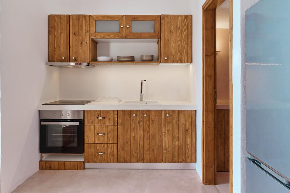 Kitchen or kitchenette, oven, stove