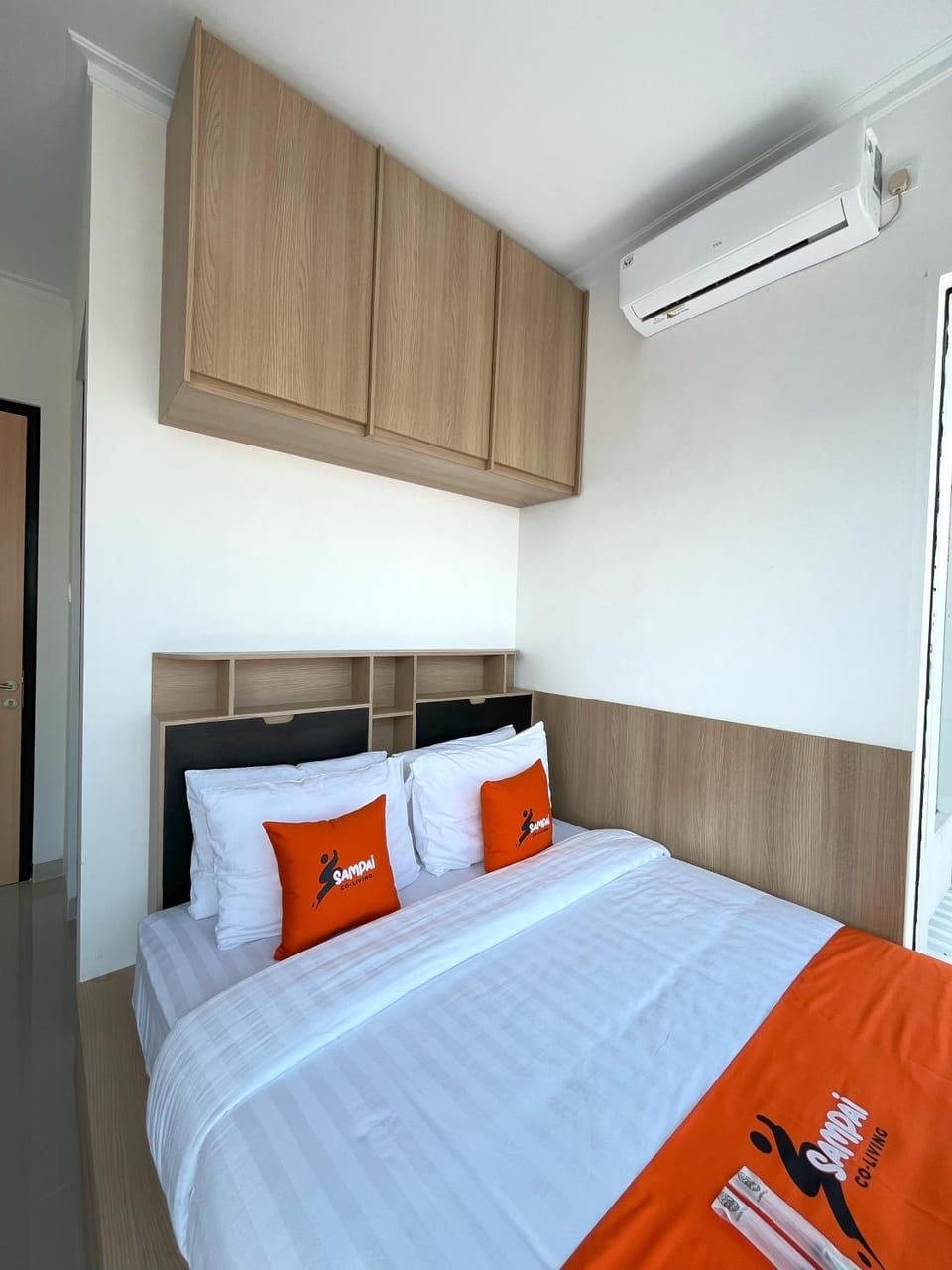 Bed, Photo of the whole room, Bedroom, wardrobe, air conditioner