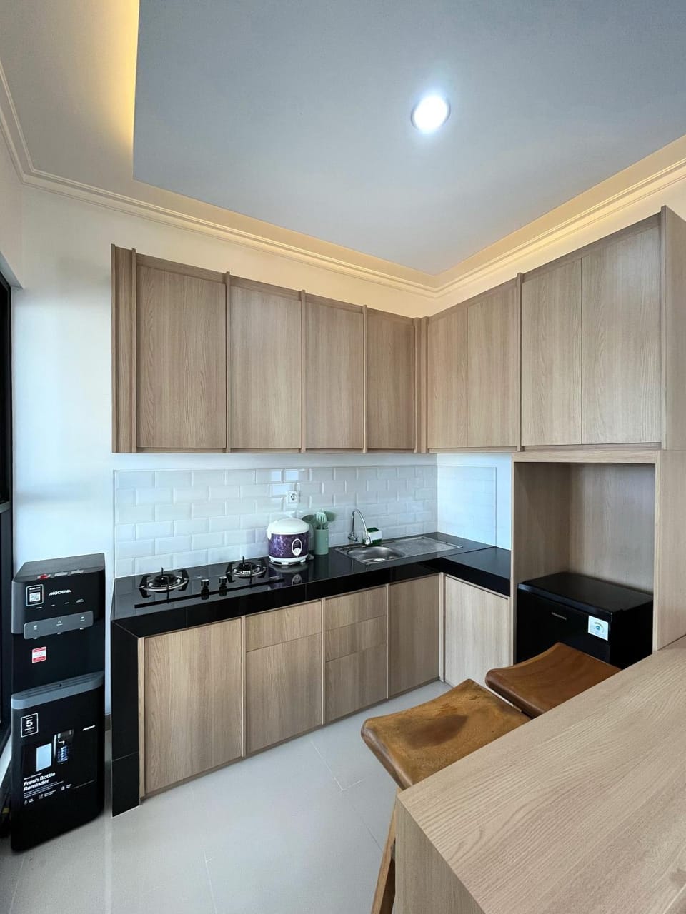 Kitchen or kitchenette, minibar, stove