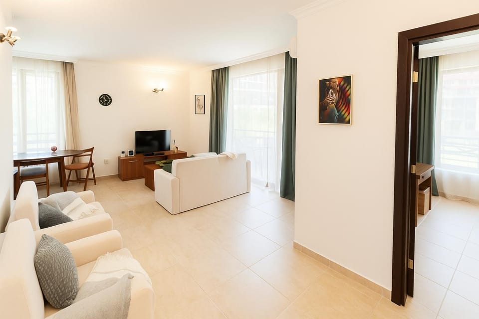 Communal lounge/ TV room, TV and multimedia, Living room, Seating area