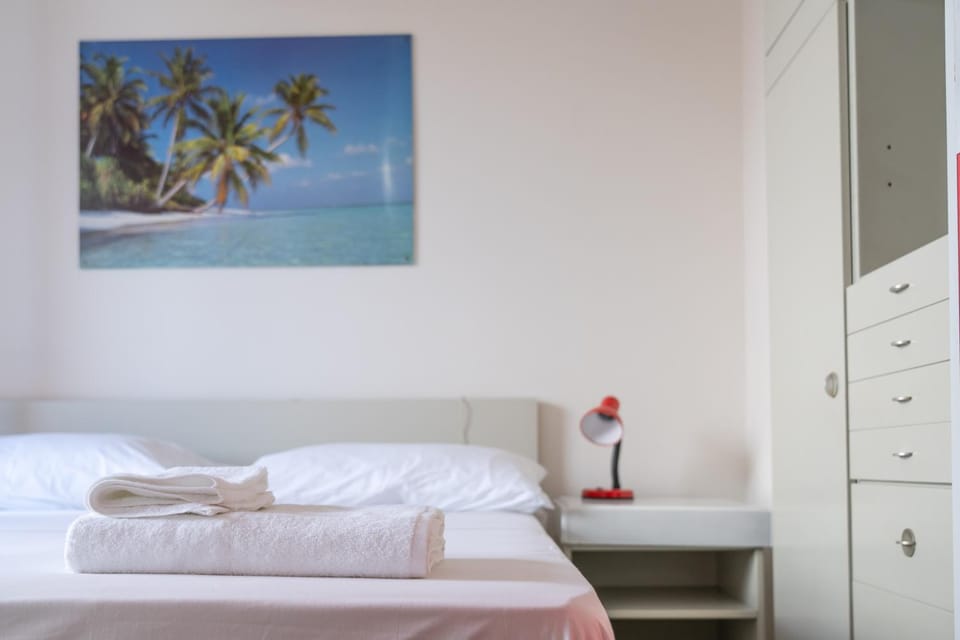 Bed, Photo of the whole room, towels, wardrobe